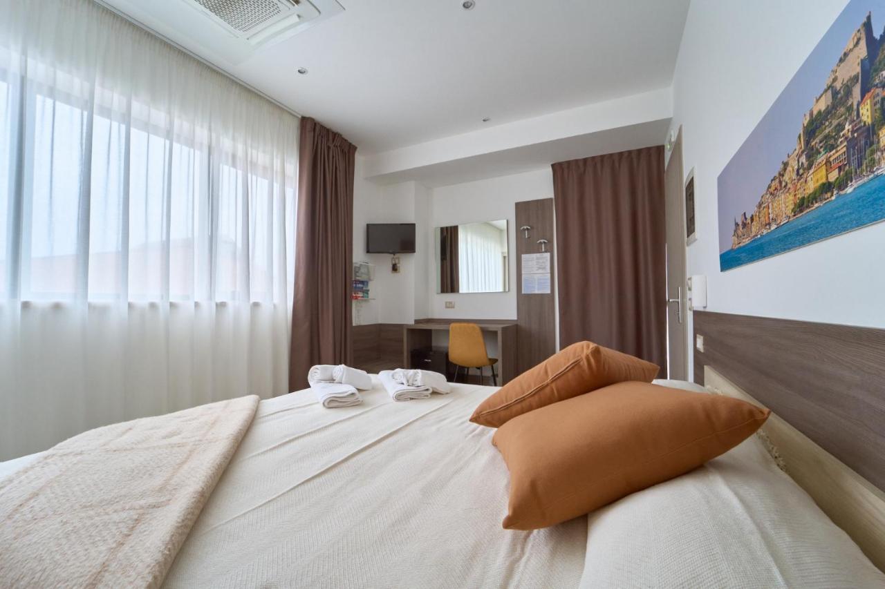Firmafede Guest House Sarzana Eksteriør bilde